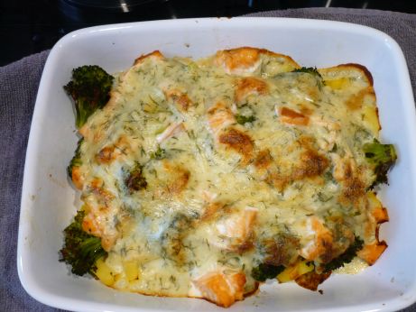 Kartoffelauflauf mit Lachs und Brokkoli