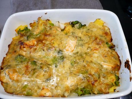 Kartoffelauflauf mit Lachs und Brokkoli