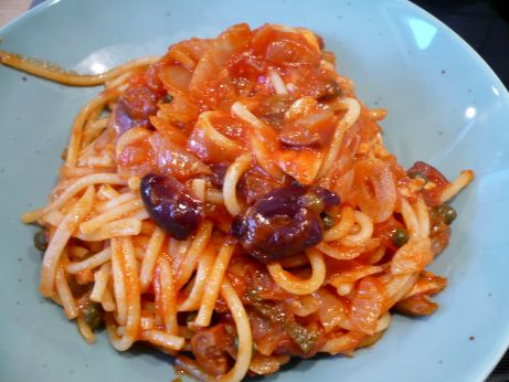Spaghetti mit Sardellen-Tomatensoße